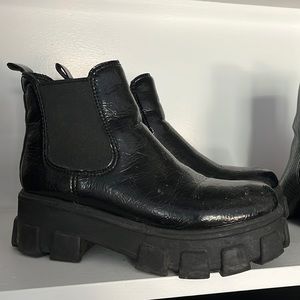 Lug sole Ankle Boots